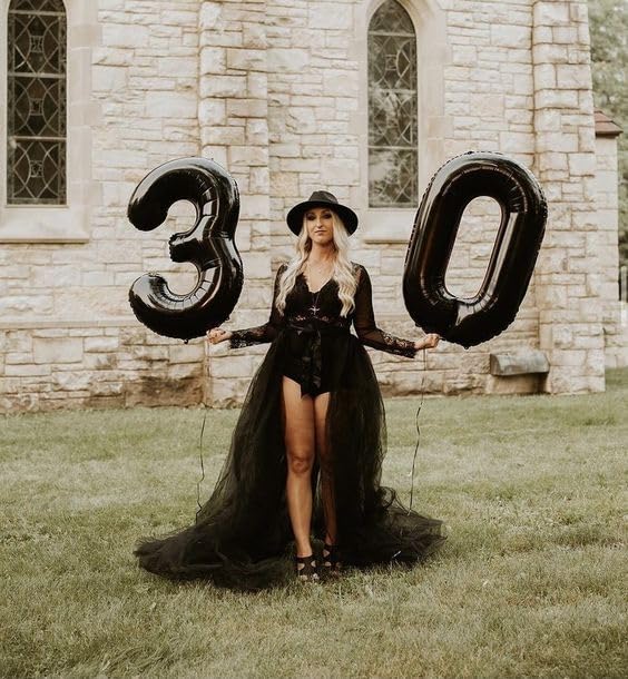 IWERP black 10 balloon creates a bold photo area centerpiece.