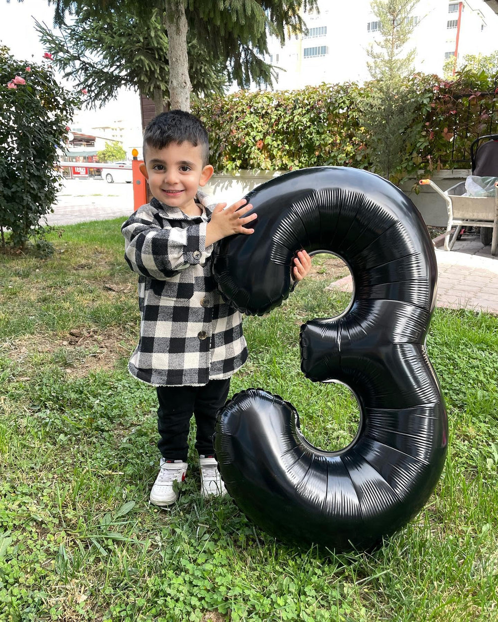 IWERP black 12th birthday balloon adds elegant backdrop for celebrations.