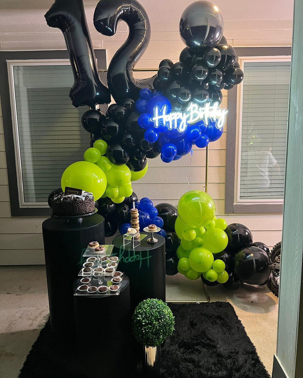 IWERP black elegance foil balloon adds timeless glow to any party.