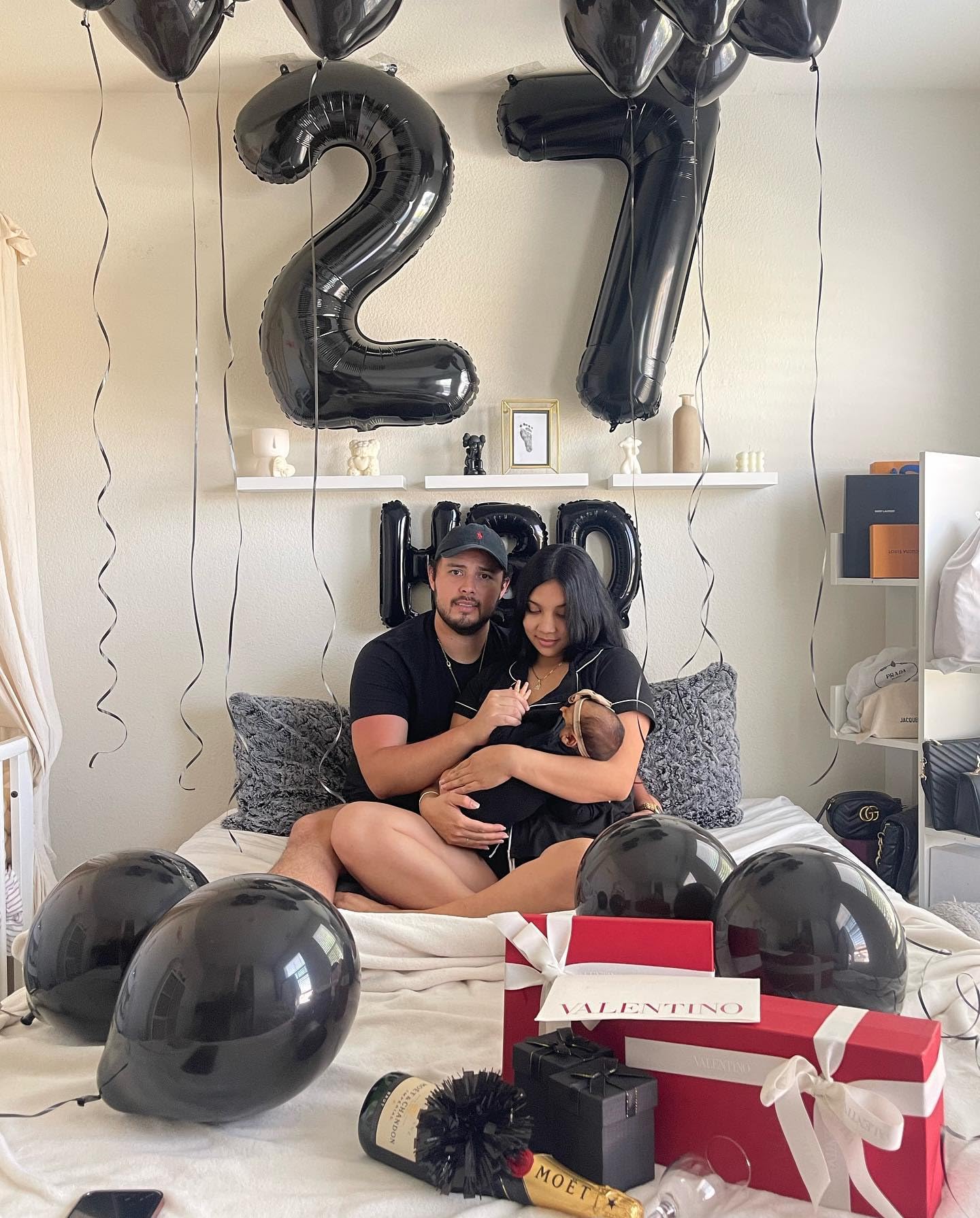 IWERP Black 17 balloon ready to hang for elegant wall décor