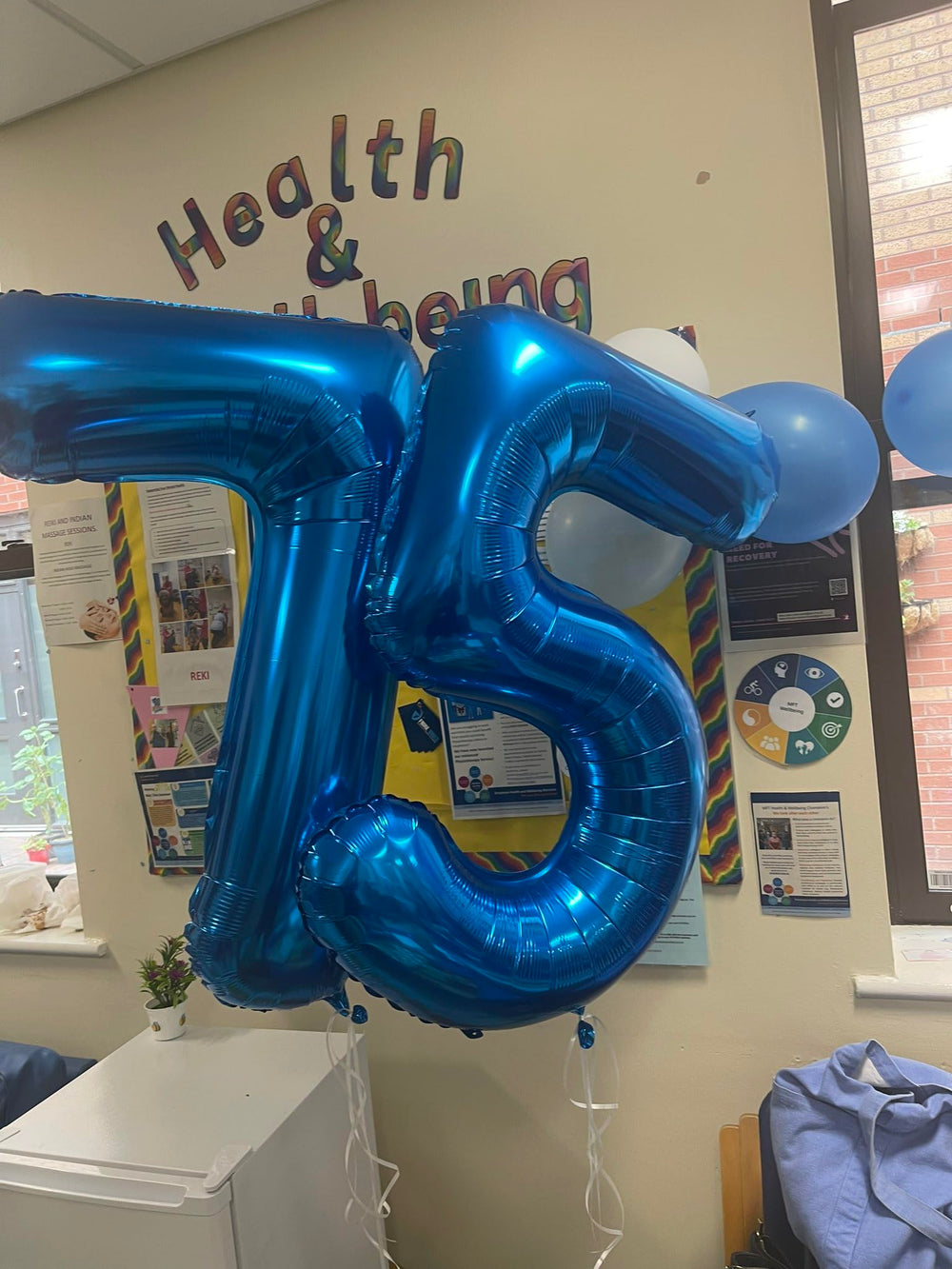 IWERP blue 5-balloon, metallic finish adds luxurious flair to birthday decor.