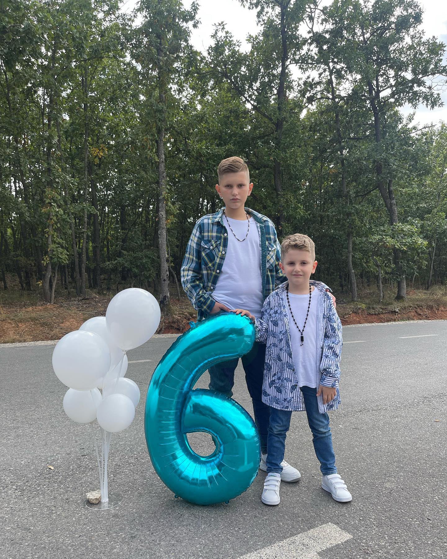 IWERP blue foil number balloon 6th, perfect for photo-worthy memories.