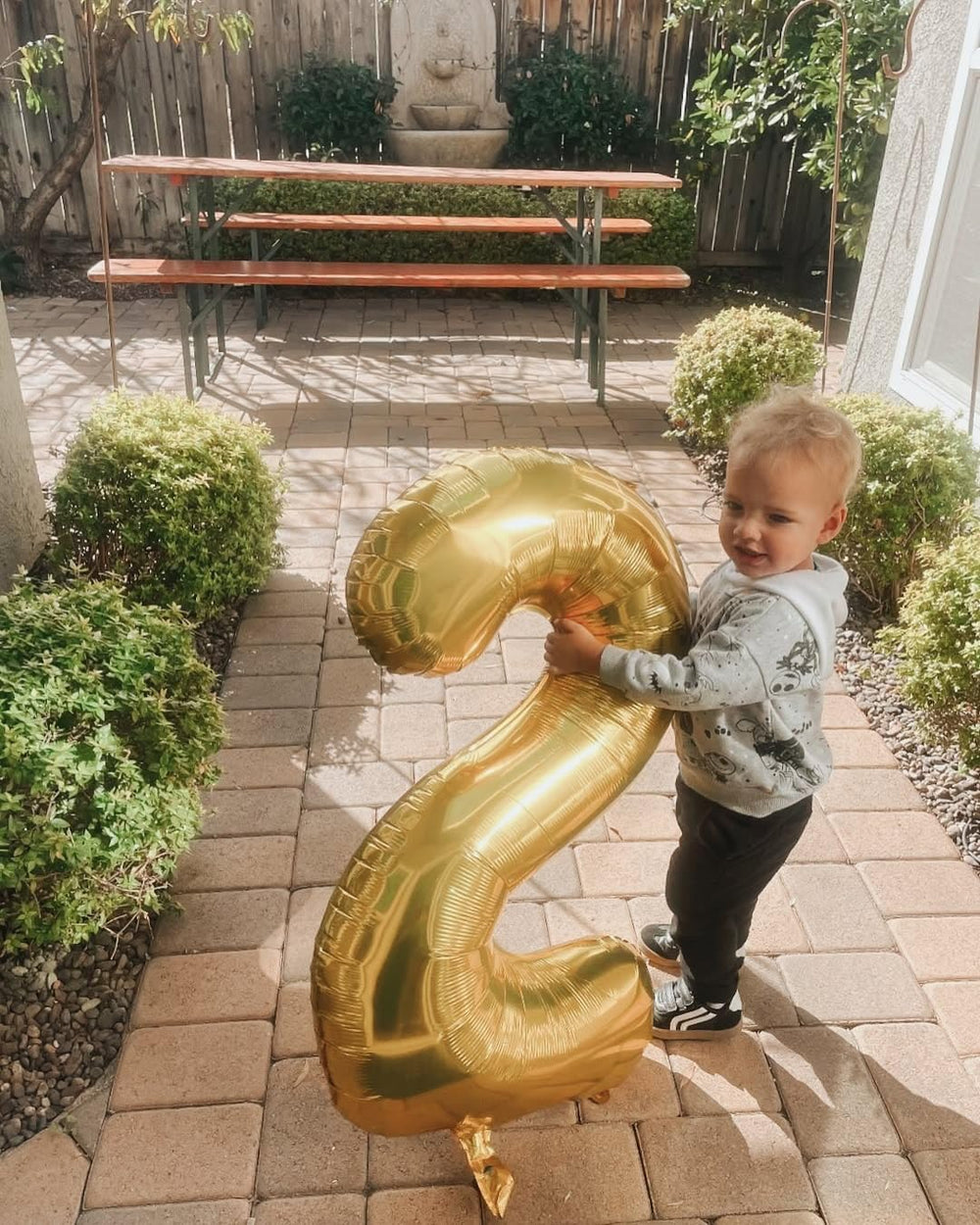 IWERP champagne gold balloon with self-sealing valve for quick setup