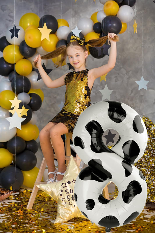 IWERP Cow Print 8-balloon 40-inch adds dramatic flair for photo-worthy farm parties.