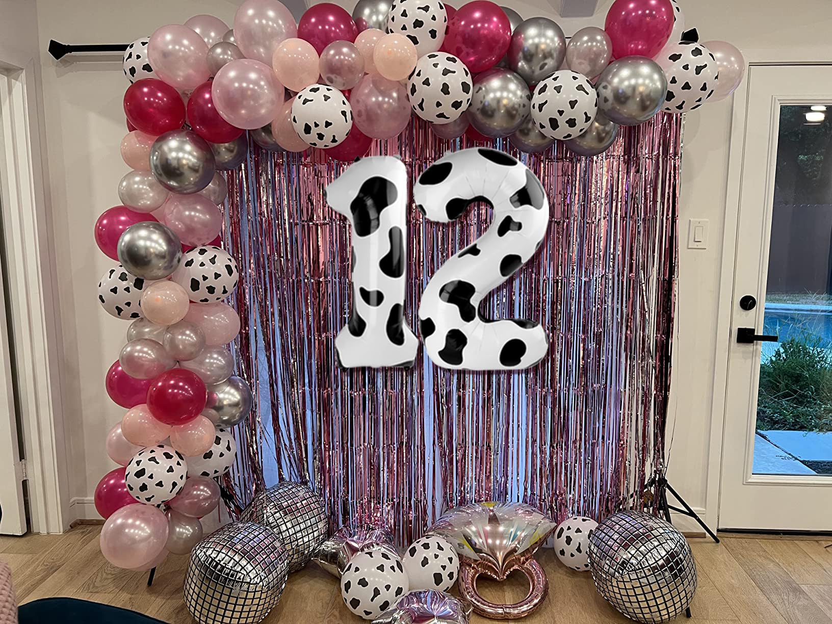 IWERP cow print number balloon 20 creates vibrant party photo backdrops.