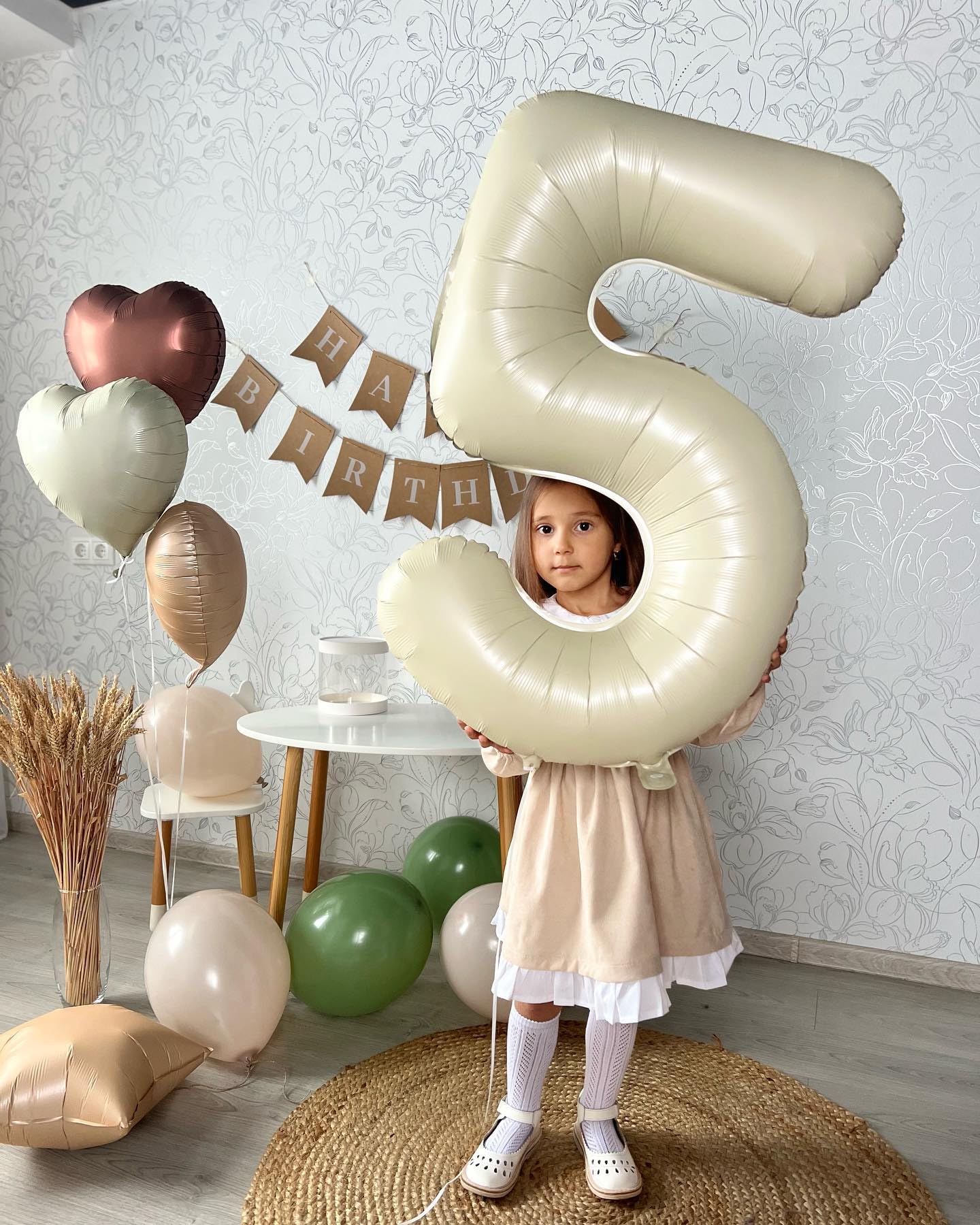 IWERP Cream 5 Balloon supports both helium and air for versatile display.