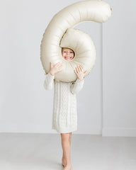 IWERP cream-number-6-balloon-40-inch creates a focal point at the party entrance.