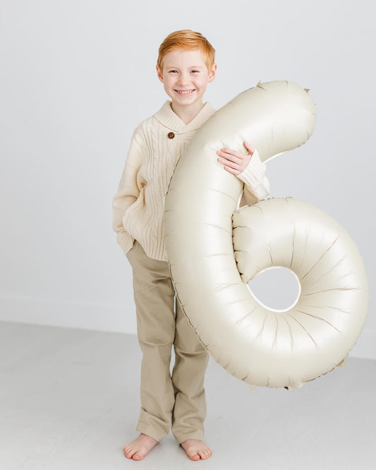 IWERP Cream Number 7 balloon adds elegant birthday decor.