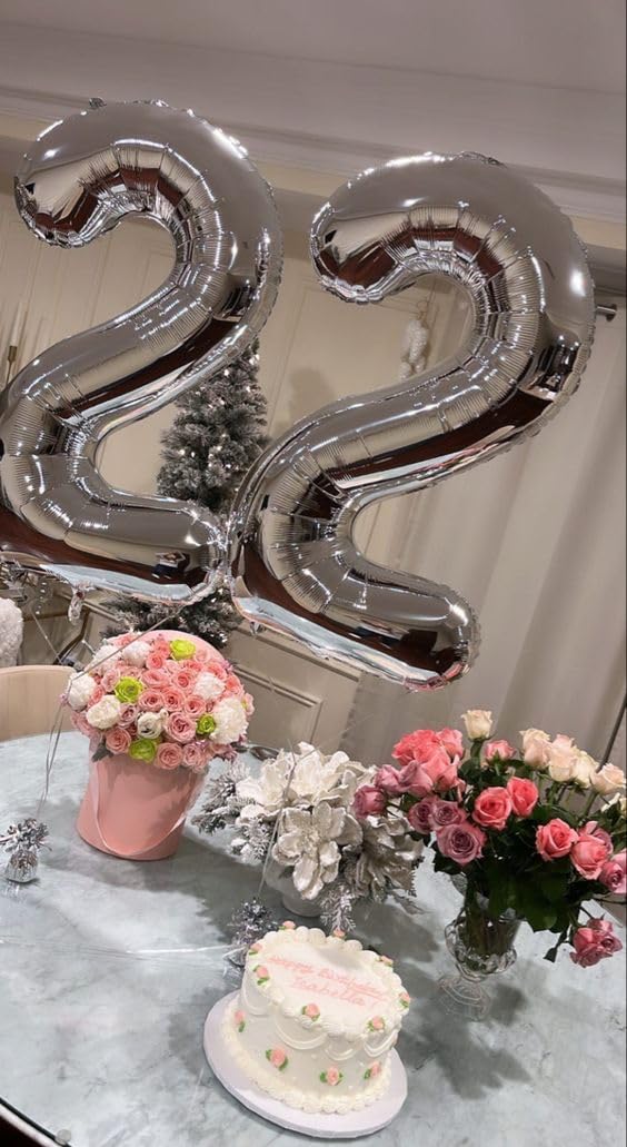 IWERP versatile 3-balloon set complements any theme.