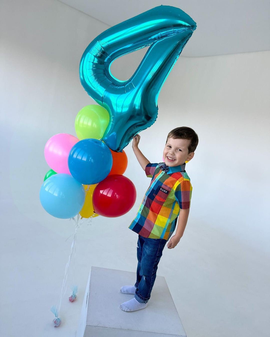 IWERP blue foil 4-number balloon ideal for photos and party lighting.