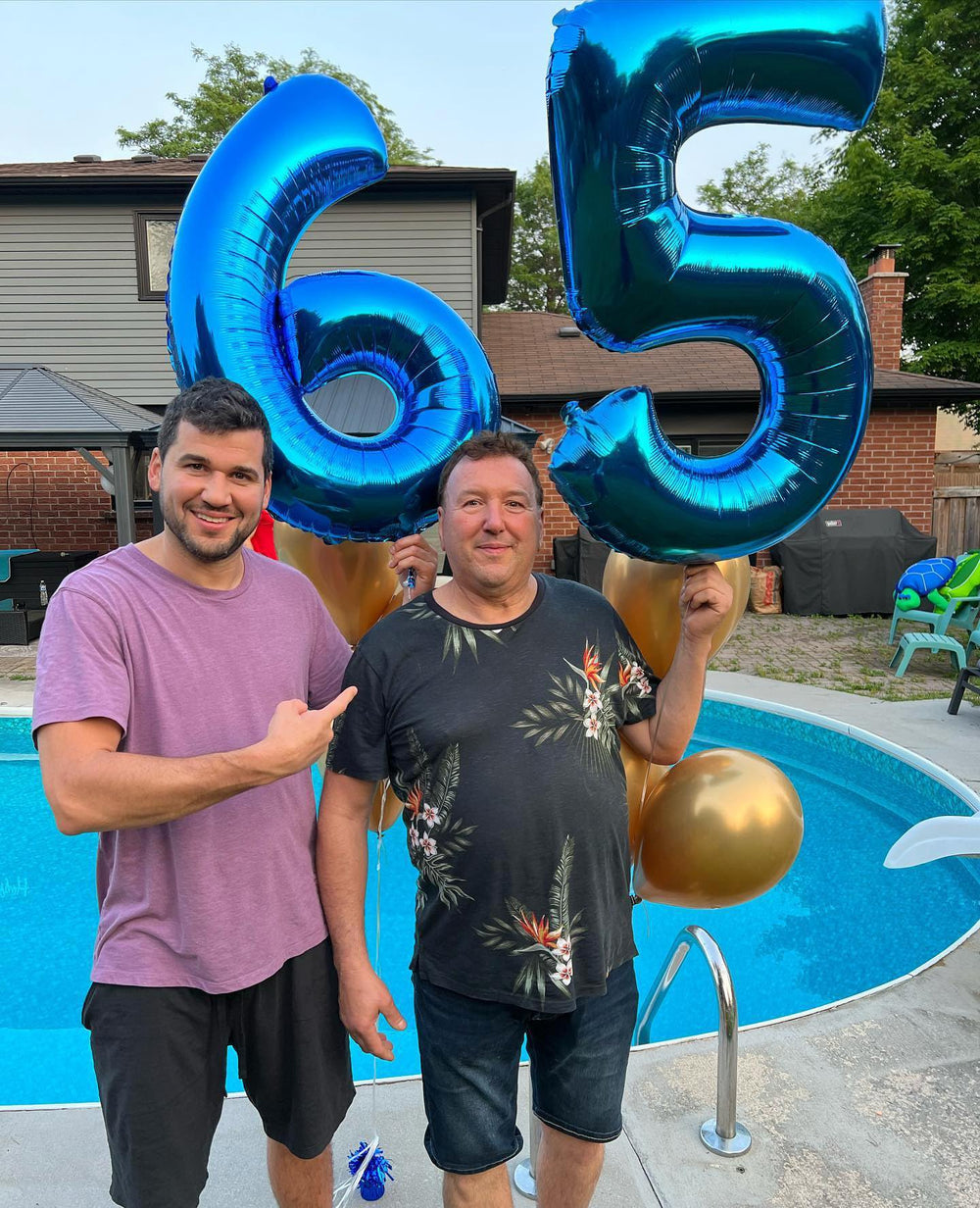 IWERP glossy blue-number balloon enhances photo moments.