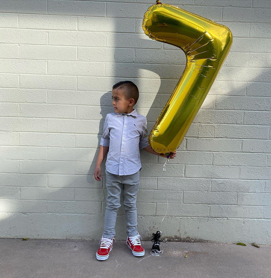 IWERP gold number 7 balloon backdrop adds festive party atmosphere