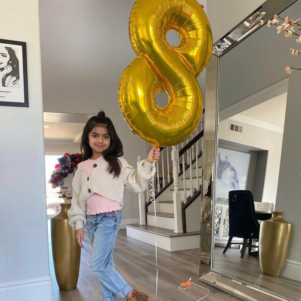 IWERP gold number 8 balloon, 40-inch cluster decoration for dramatic party ambience.