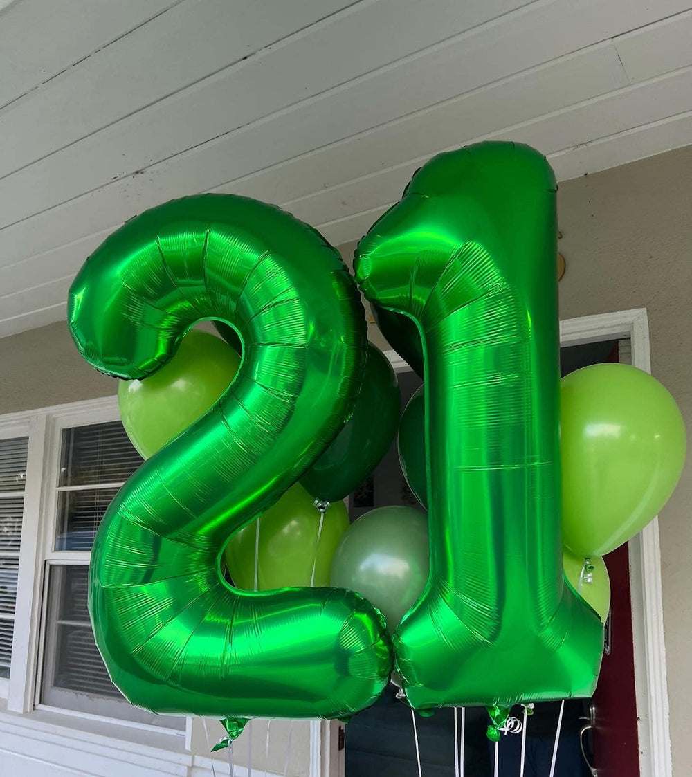 IWERP green 18th balloon set works with helium or air filling.