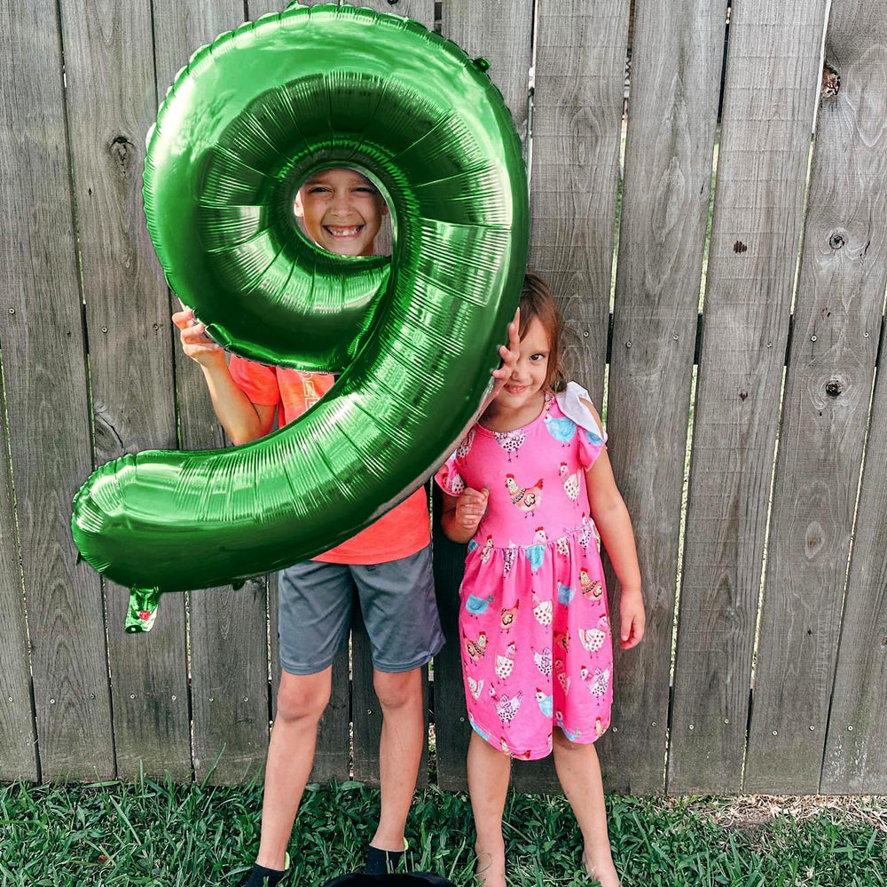 IWERP Green hanging balloon decor adds a vivid centerpiece to parties.