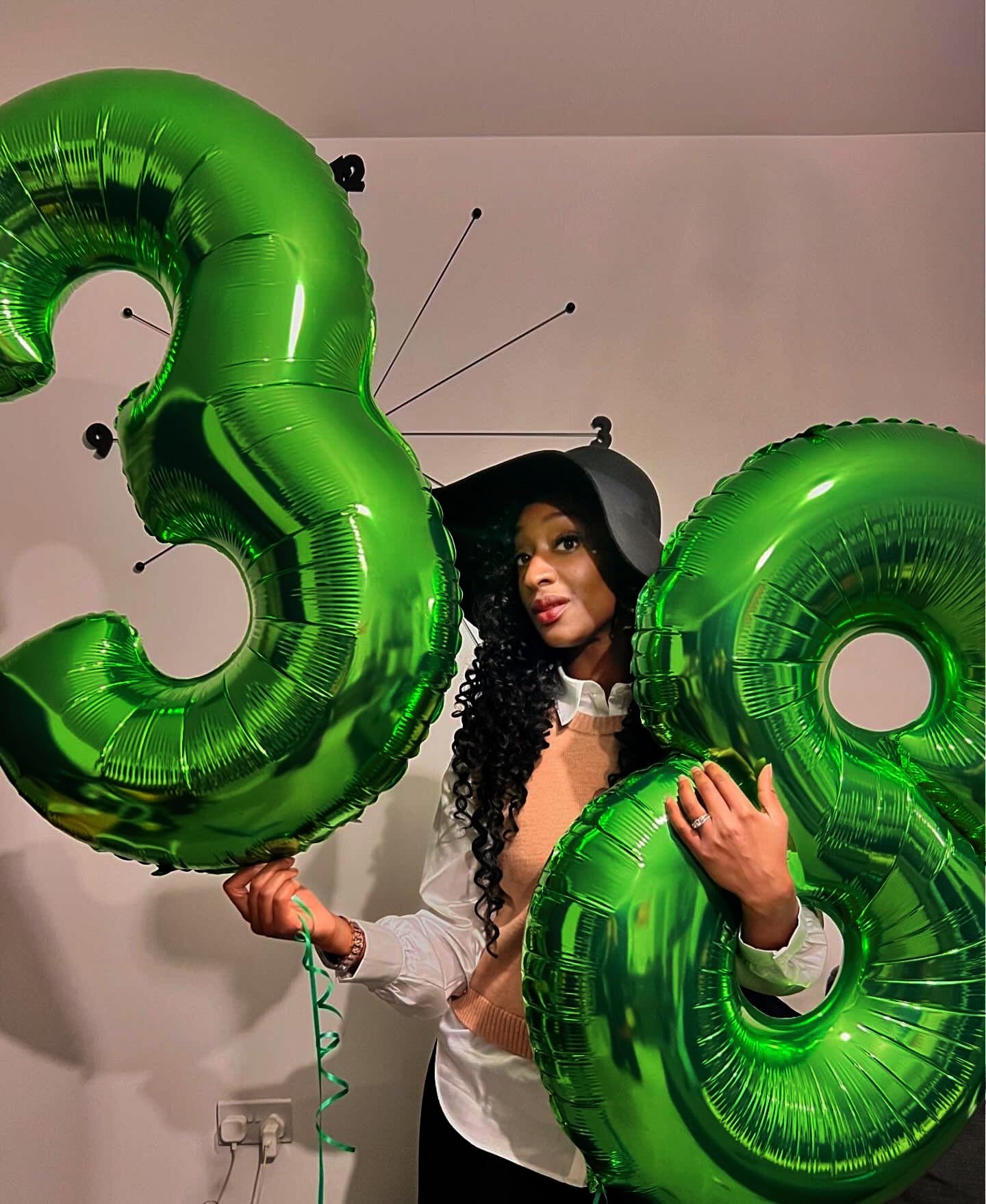 IWERP green birthday decor foil balloon adds a bold 8 centerpiece.