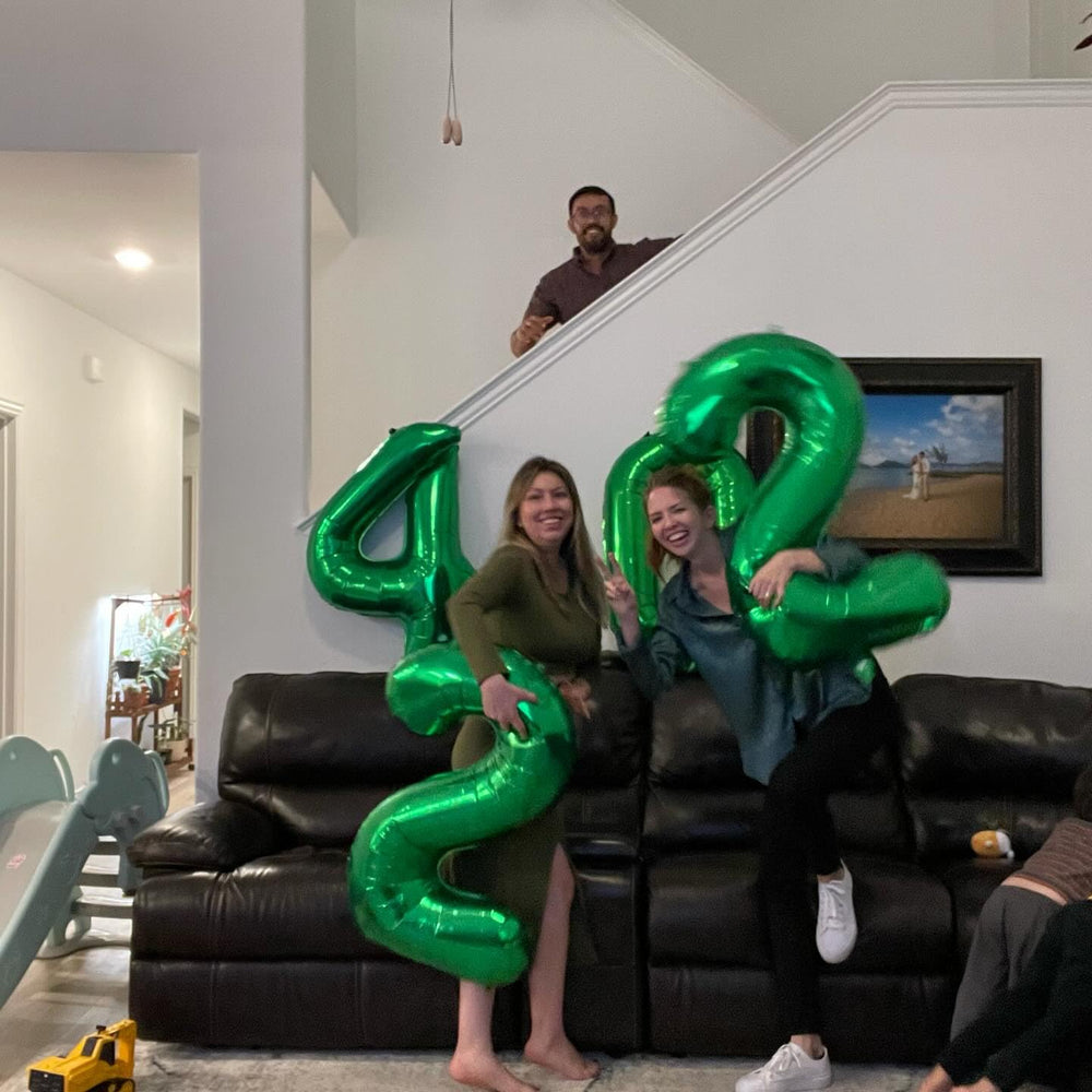 IWERP green 8-number balloon suitable for both boys and girls.