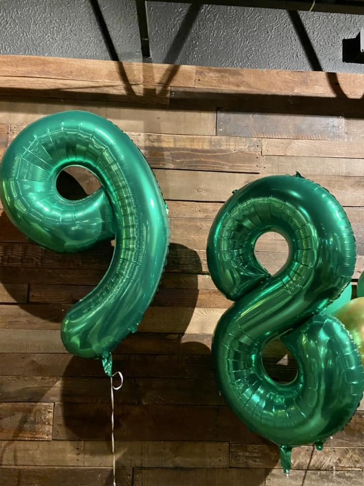 IWERP Green Number Balloon 18—foil design enhances photos and party ambiance.