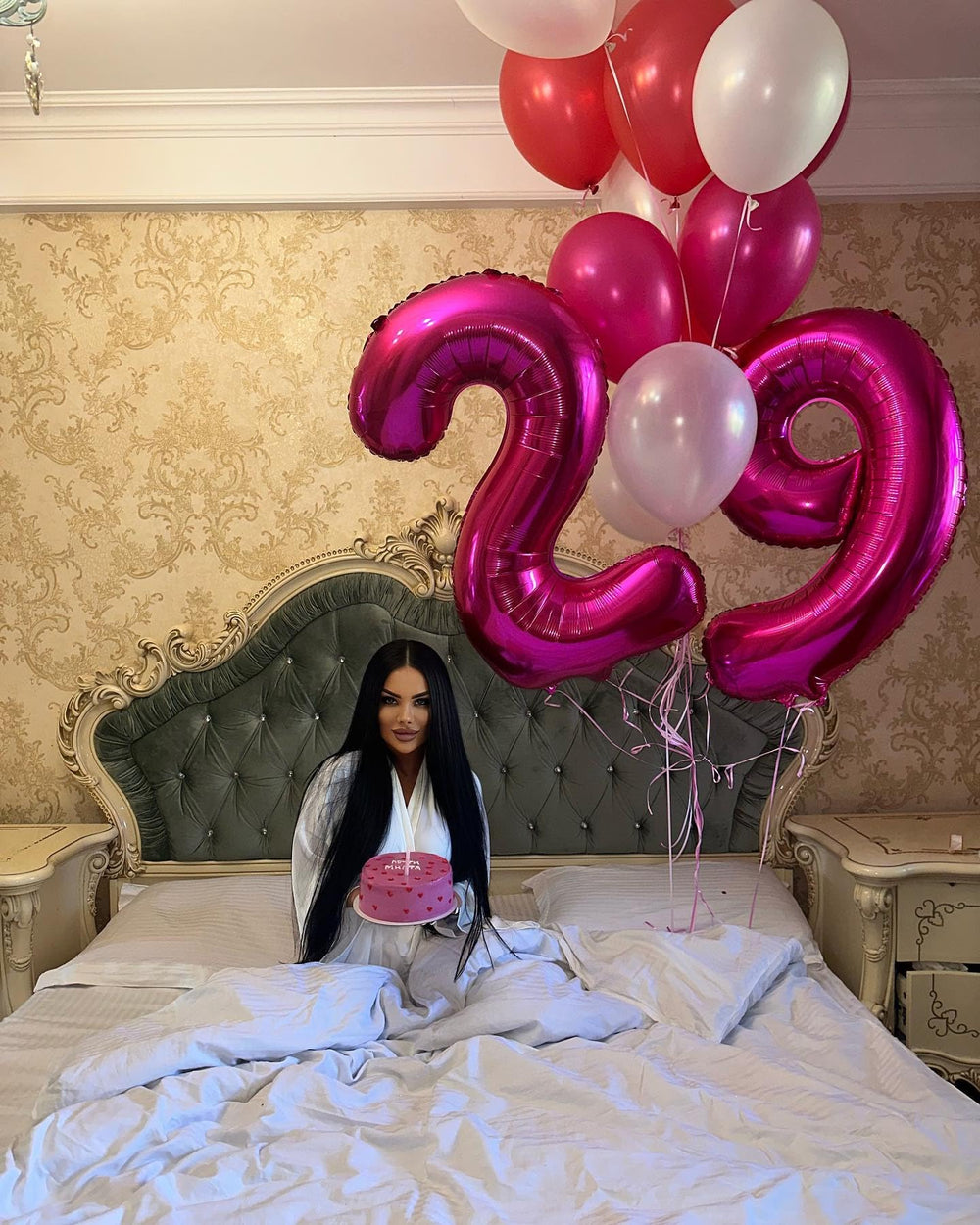 IWERP hot pink 19-number balloon for vibrant party backdrops and selfies.