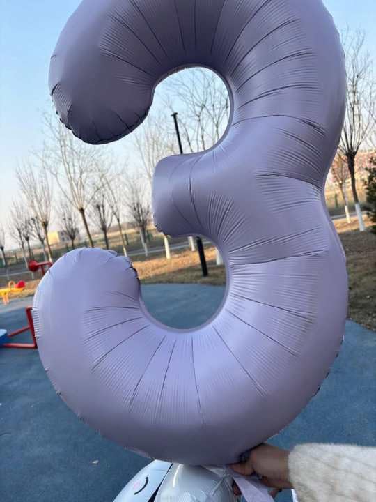 IWERP Lavender finish balloon adds elegant ambience to birthday celebrations.