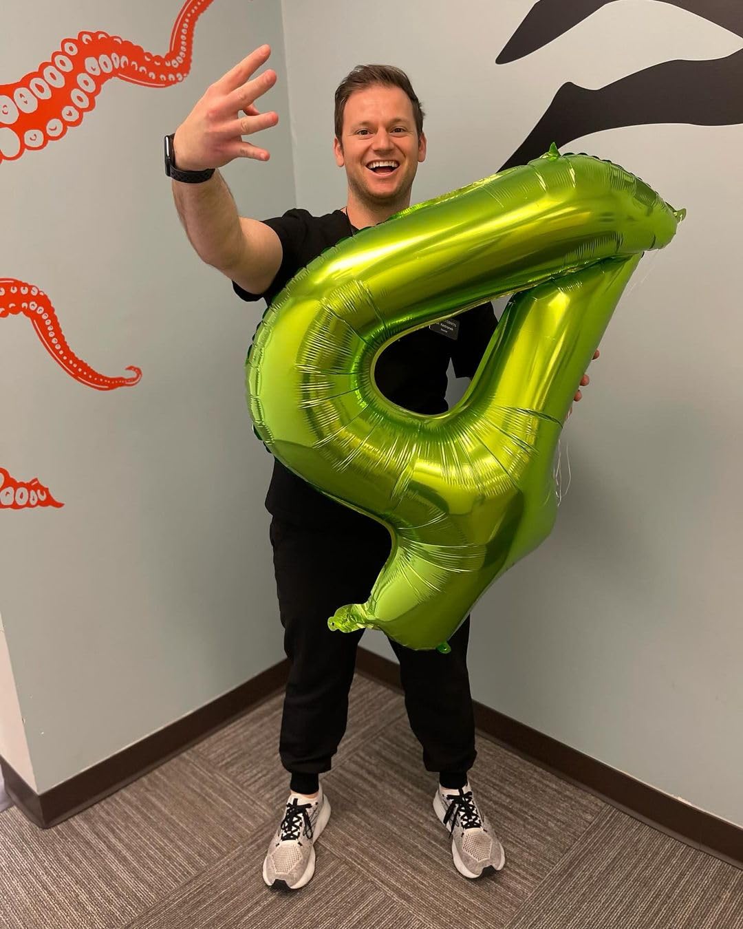 IWERP light green 3rd birthday balloon for festive photos