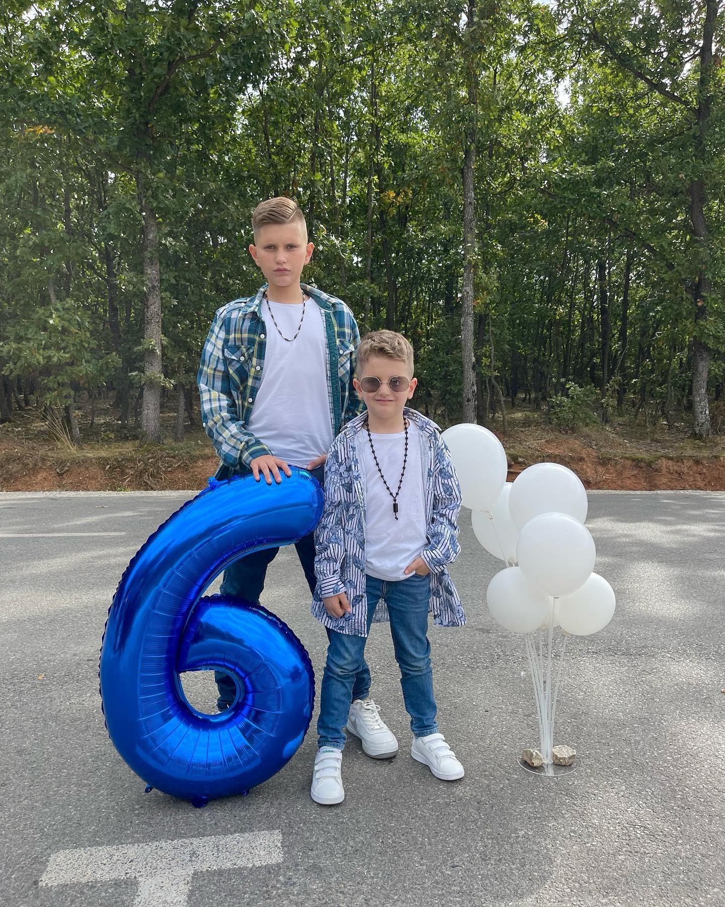 IWERP metallic blue 6-balloon entrance decor creates instant celebration for guests