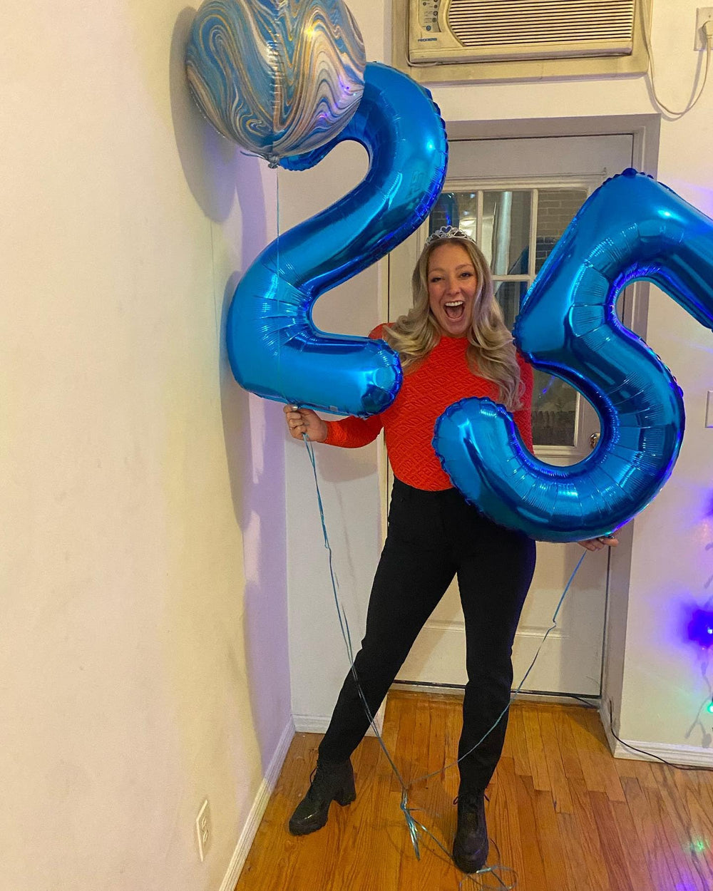 IWERP navy blue birthday decor foil balloon enhances party ambiance.