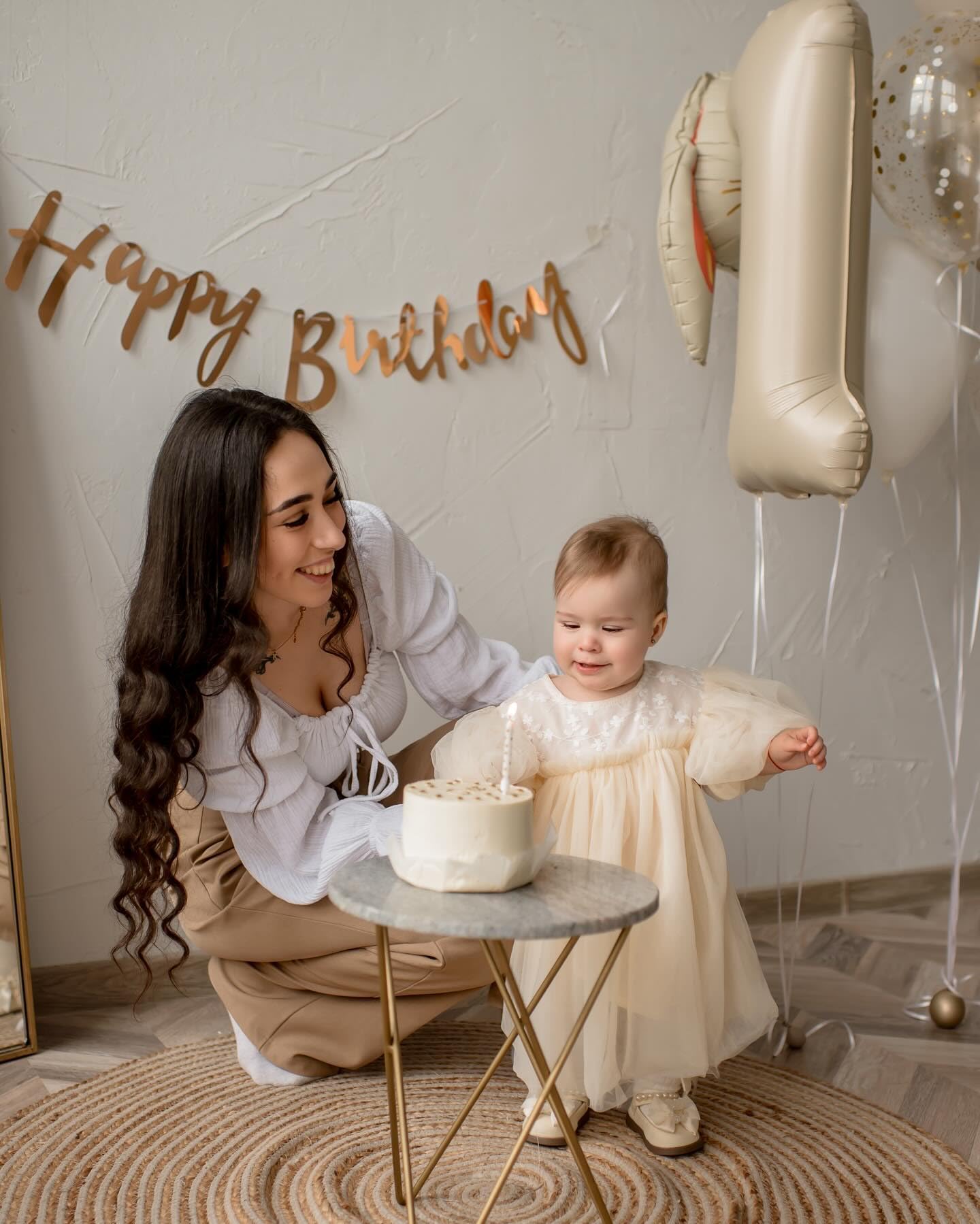 IWERP Number 1 cream balloon supports versatile party styling across ages.