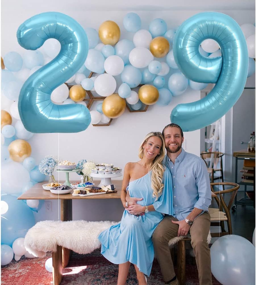 IWERP pearlescent blue 8-balloon setup creates a bold centerpiece for photos