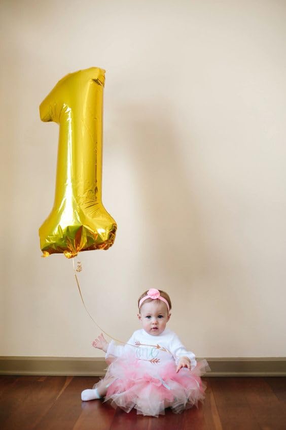 IWERP premium first birthday decor with gold number balloon.