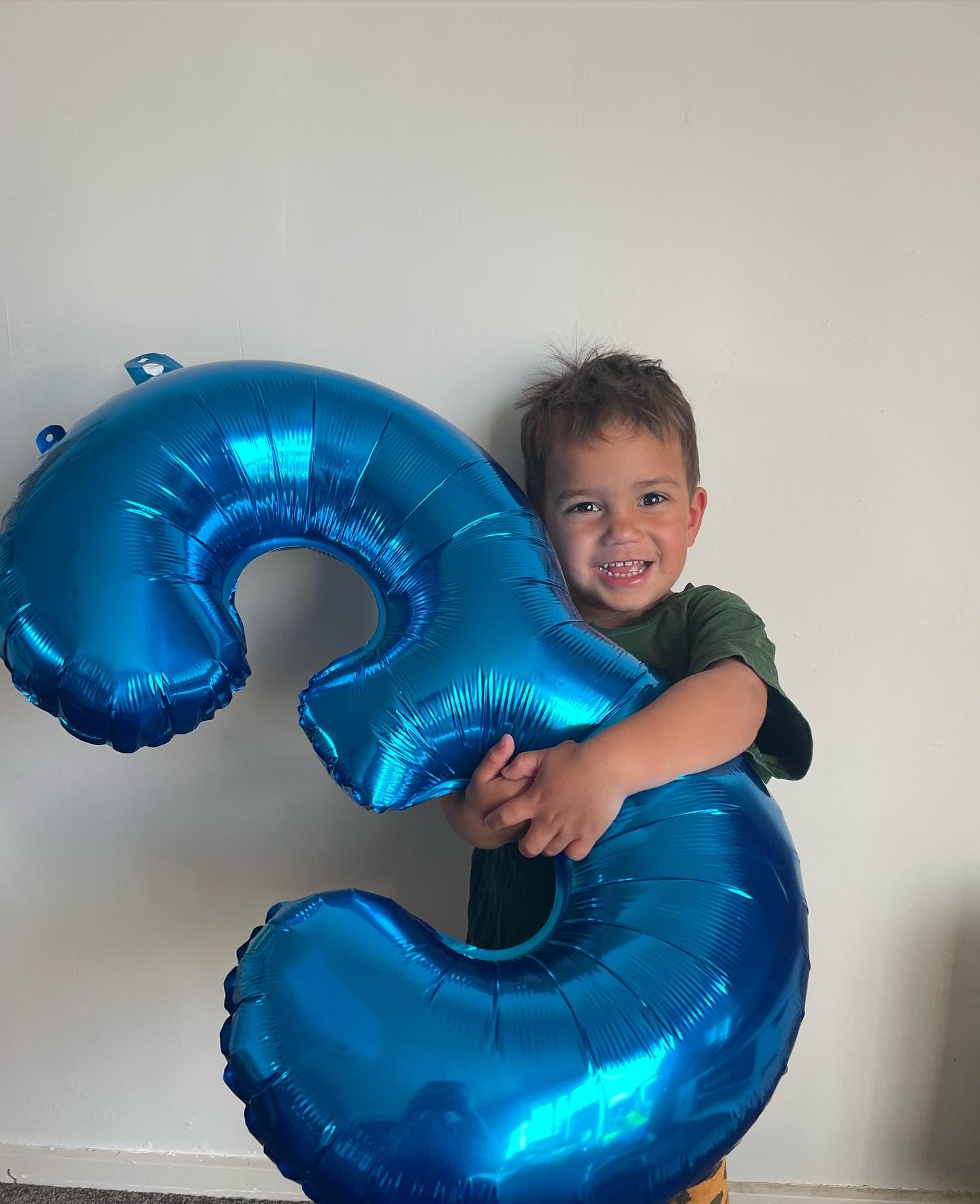 IWERP reusable metallic blue balloon for easy post-party storage.