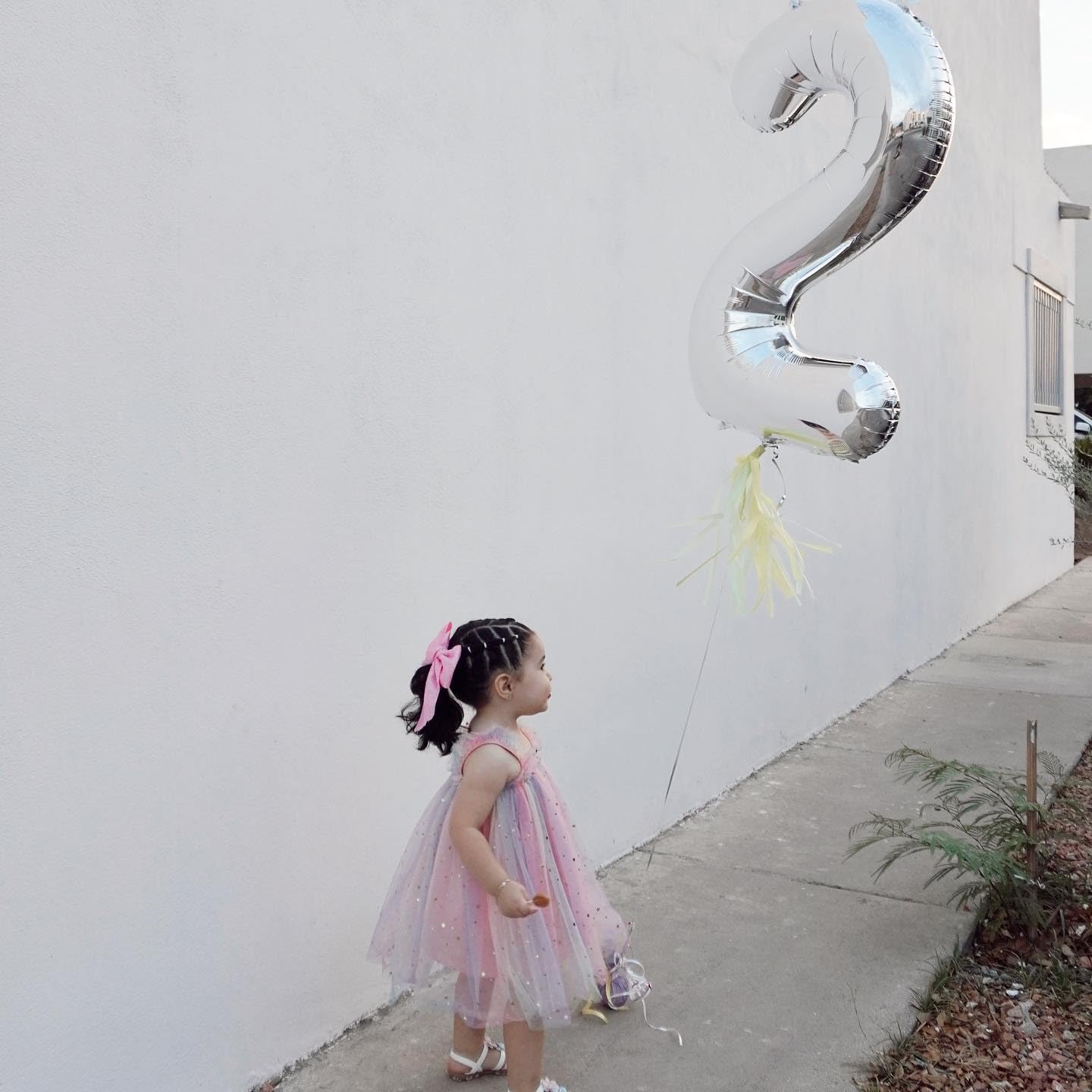 IWERP 40-inch number balloon creates a striking stage decoration.