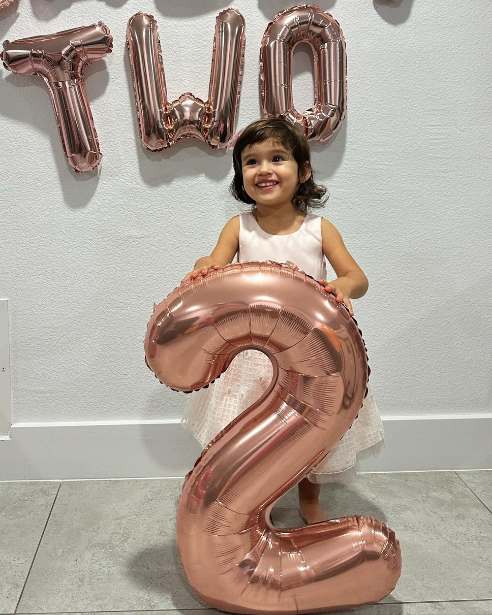 IWERP Rose Gold 4 Balloon creates a memorable photoshoot backdrop.