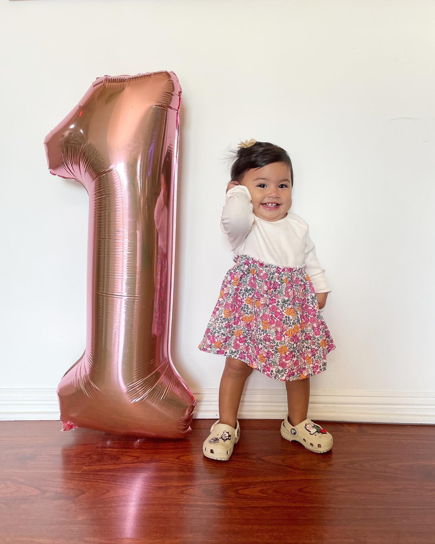 IWERP Rose Gold 7 Balloon foil hanging decor for chic celebrations.