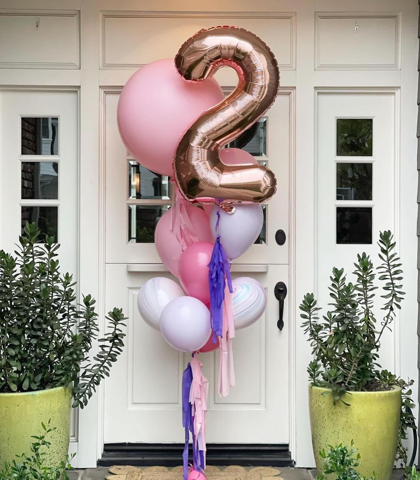 IWERP Rose Gold 7 Balloon can be helium-filled for a floating centerpiece.