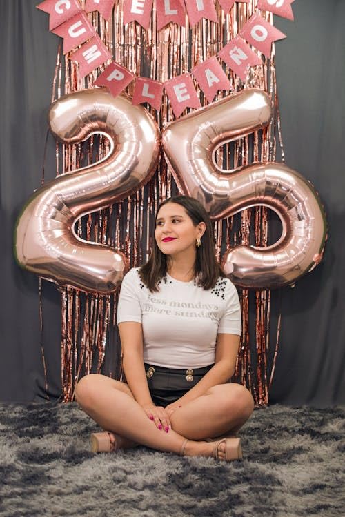 IWERP rose-gold birthday backdrop balloon enhances photo moments and social sharing.