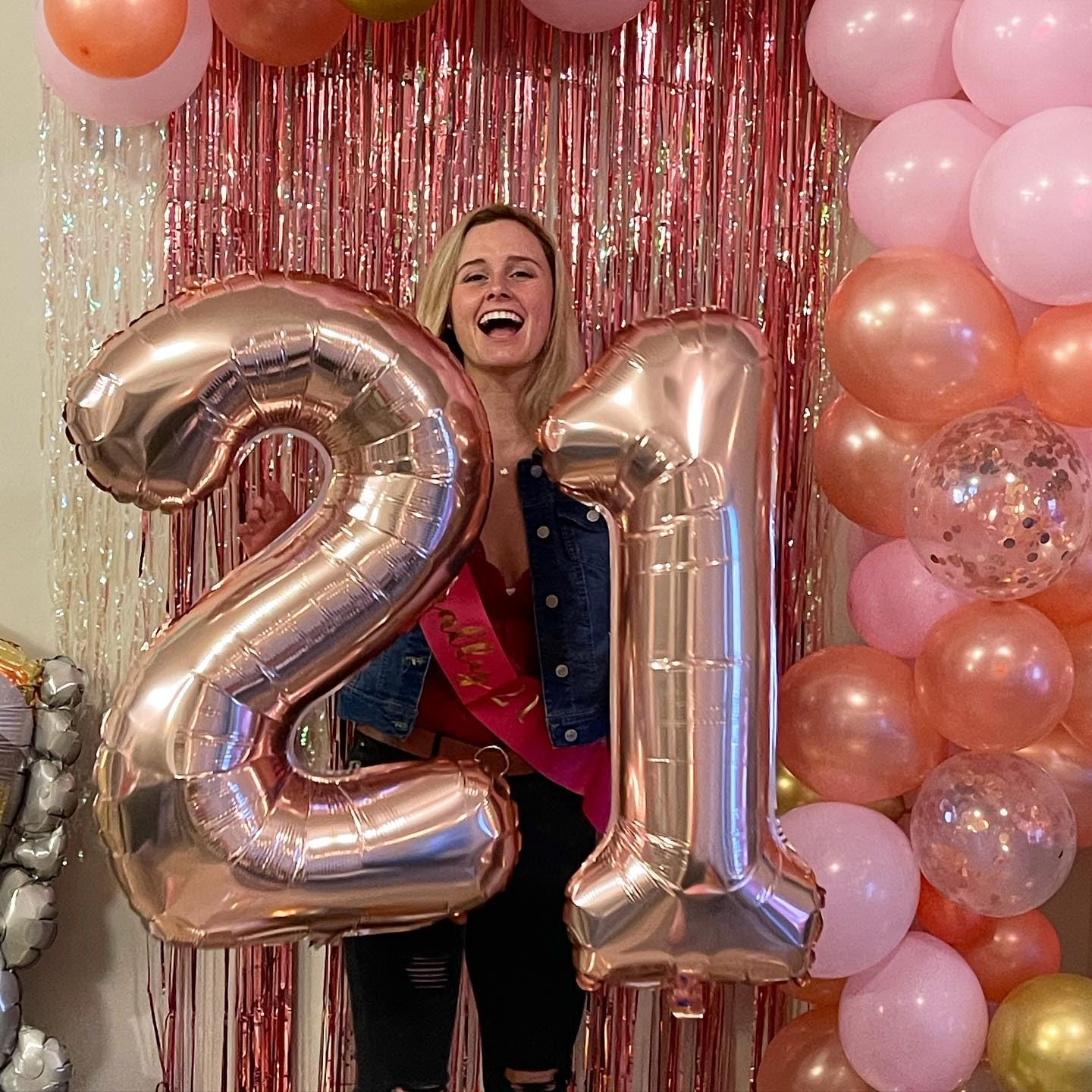 IWERP rose gold foil balloon decor adds an elegant party focal point.