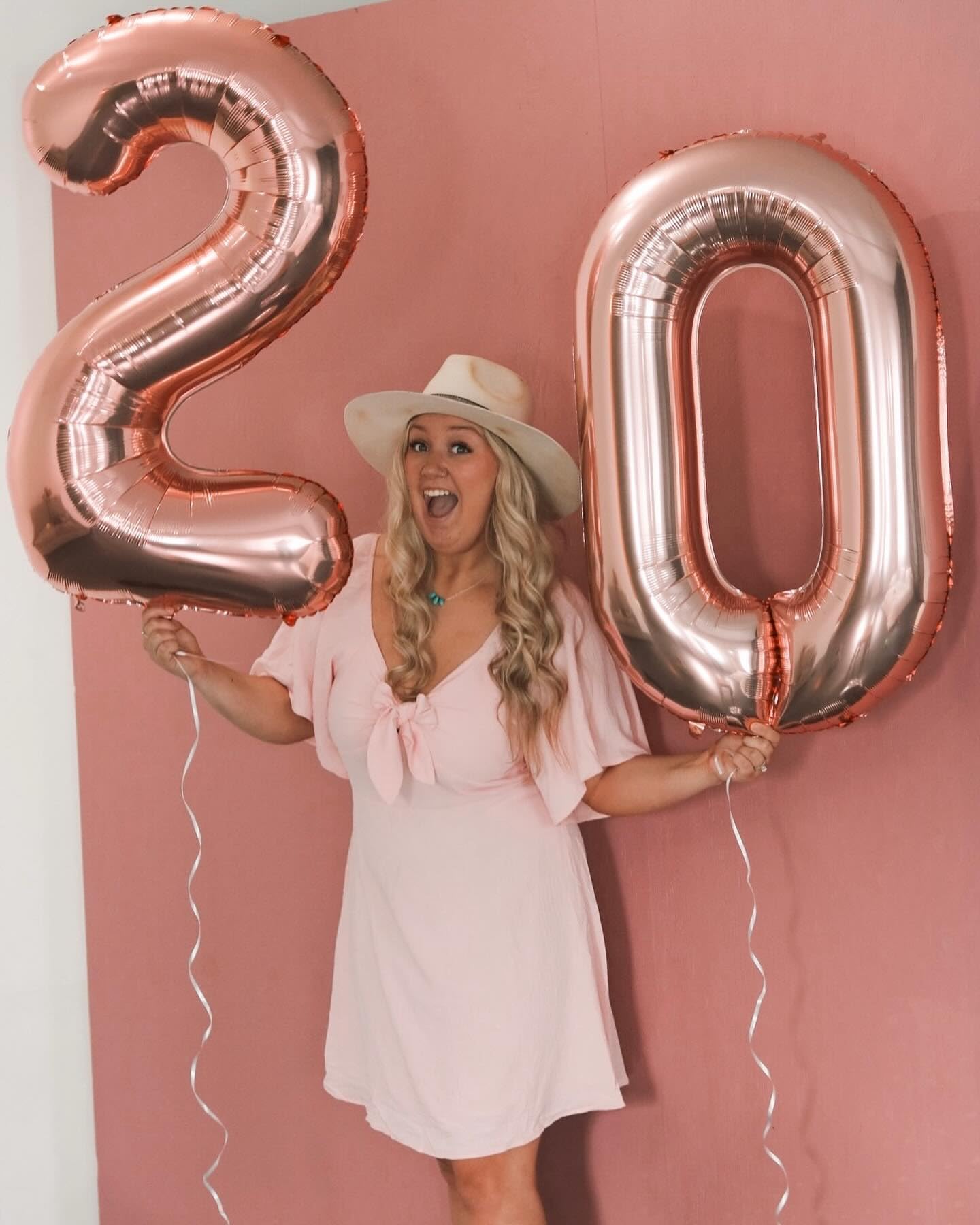 IWERP rose gold number balloon, 10-foil accent for festive celebrations.