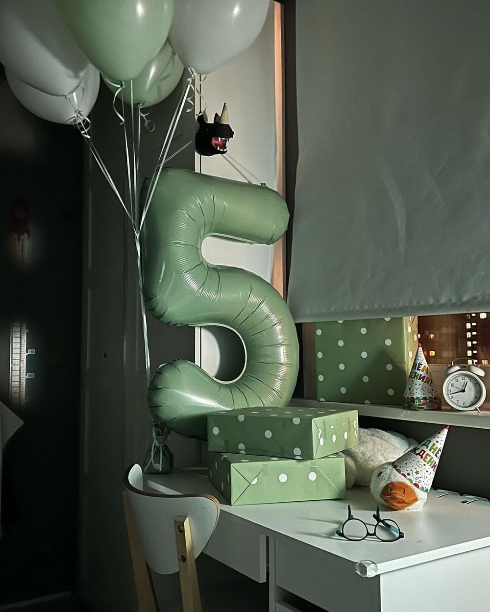 IWERP durable sage green balloon finish enhances party decor.