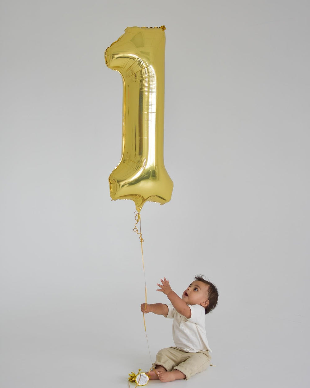 IWERP self sealing gold number balloon for quick setup.