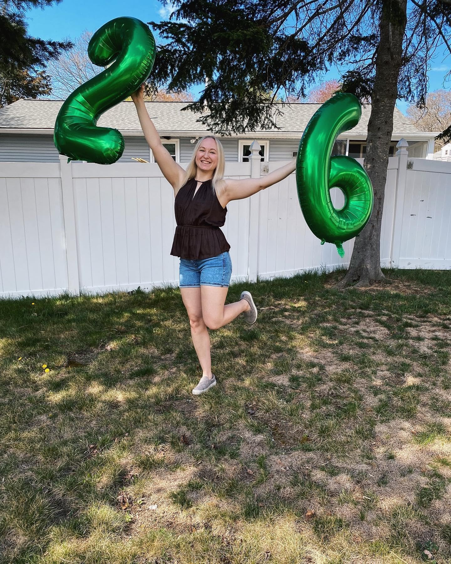 IWERP self-sealing green 40 balloon simplifies inflation and reuse.
