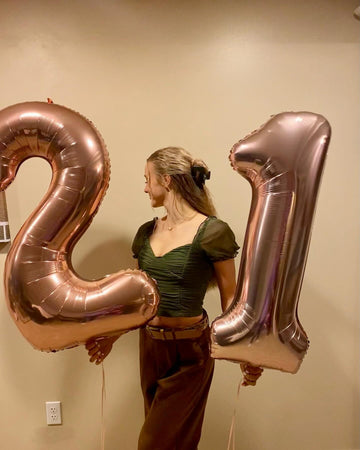 IWERP self-sealing rose gold 8 balloon for easy setup and reuse.