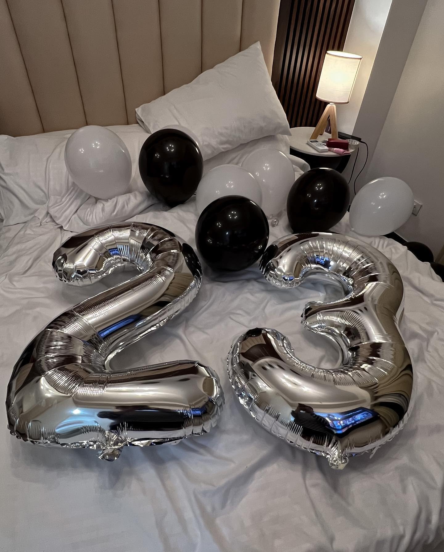 IWERP silver foil balloon 7 adds versatile décor for helium or air setups.