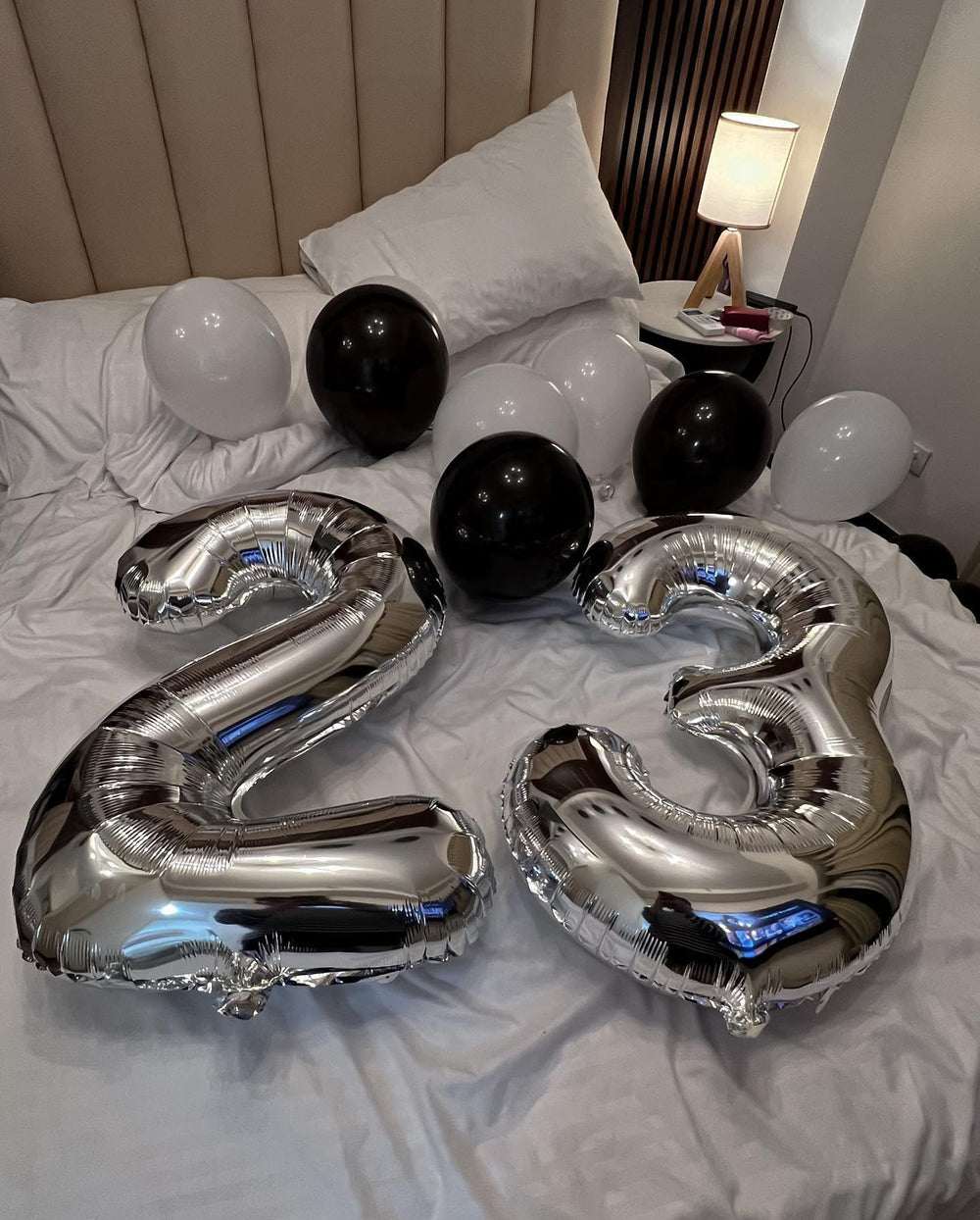 IWERP silver foil balloon 7 adds versatile décor for helium or air setups.