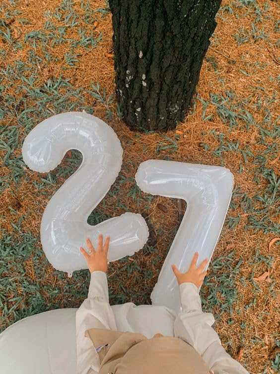 IWERP White Number 0 Balloon radiant finish adds a touch of elegance.