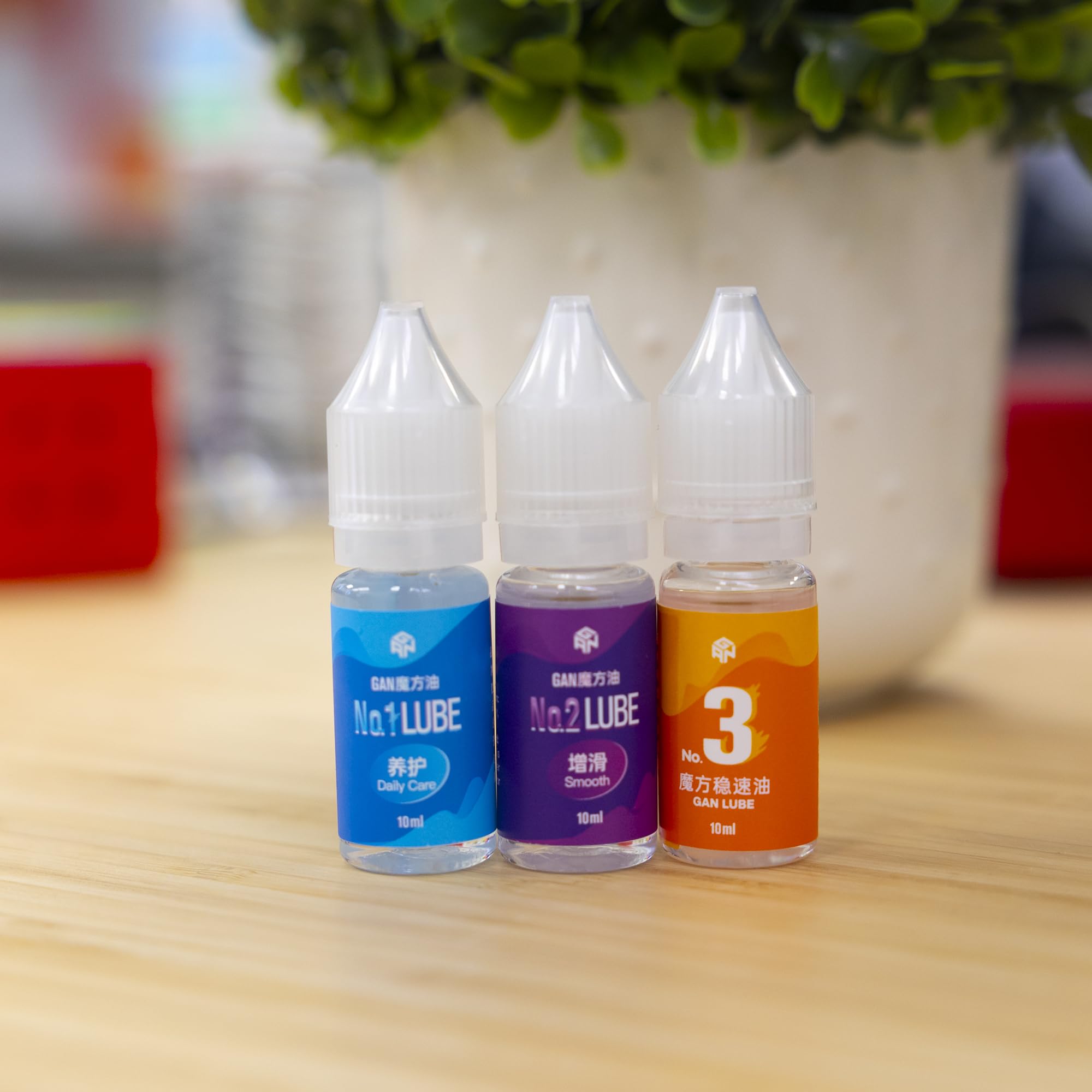 iYallow Speed Cube Lubricant smooth turns image shows effortless motion and reduced friction.