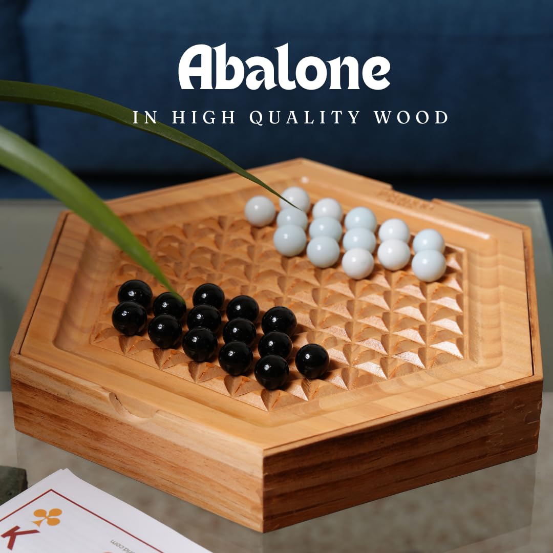 Jackaroo World travel case keeps marbles secure for on-the-go gaming.