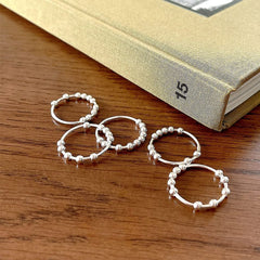 Jacruces daily wear anxiety ring shown on finger during activity.