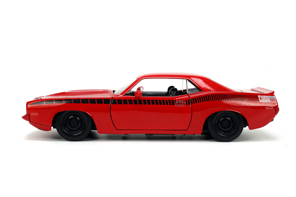 Jada Barracuda interior detail highlights seating and dashboard at 1:24.