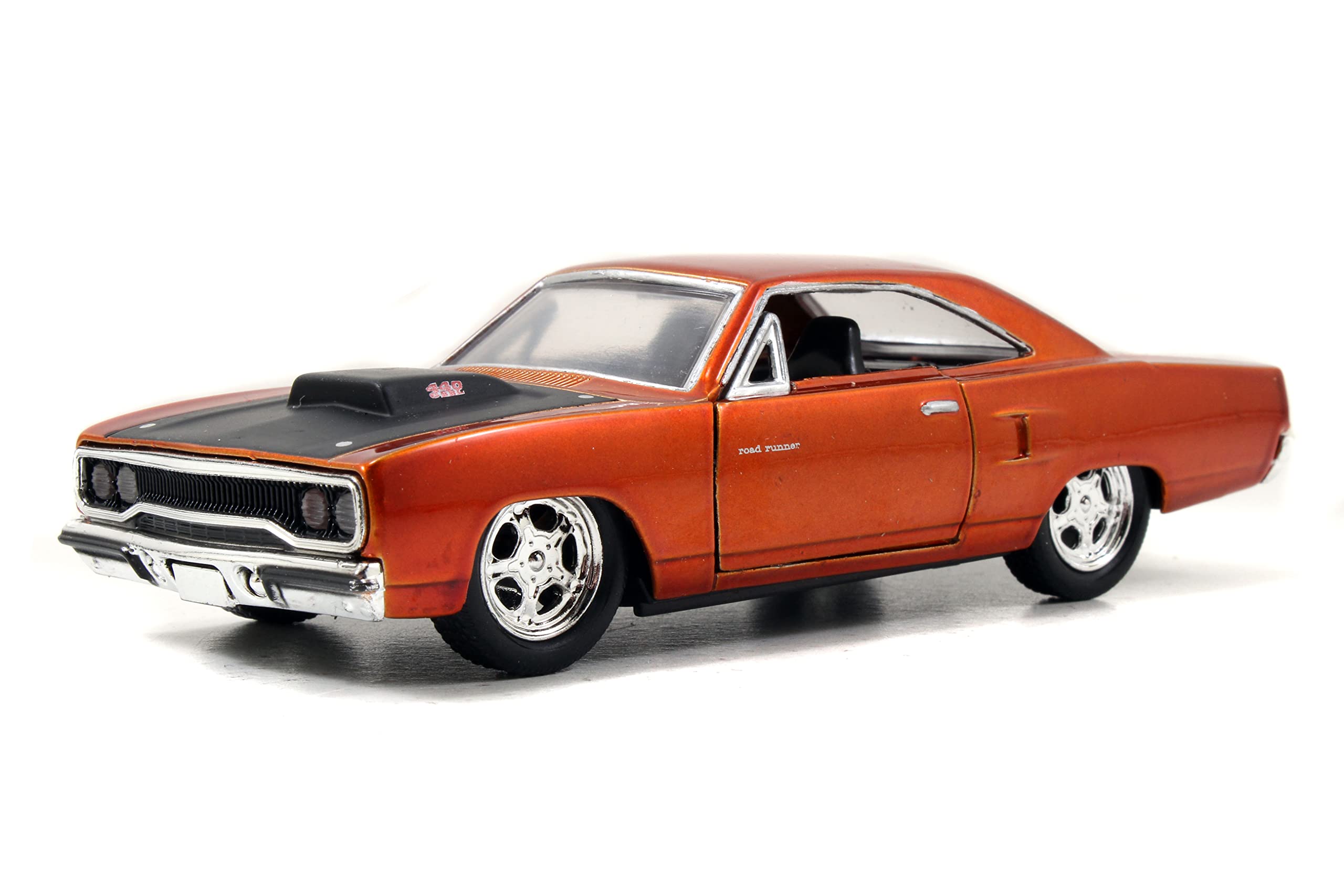 Jada Fast & Furious 1:32 Dom's Plymouth Road Runner open hood displays authentic detailing for display collectors.